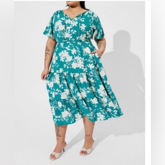 NWT  Torrid Tea Length Studio Crepe De
Chine Floral Tiered Dress Size: 4 4X 26 - Picture 1 of 13